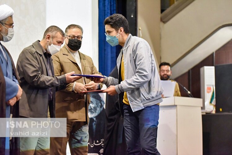 چهره برتر سال هنر انقلاب در خراسان شمالی معرفی شد چهره برتر سال هنر انقلاب در خراسان شمالی معرفی شد