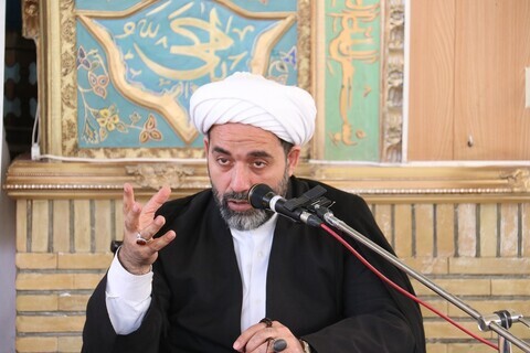 دشمن برای وارد کردن فرهنگ متعفن غربی میلیاردها دلار هزینه می کند دشمن برای وارد کردن فرهنگ متعفن غربی میلیاردها دلار هزینه می کند