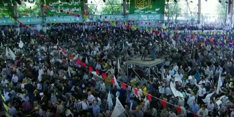 استقبال پرشور تهرانیها از اجتماع بزرگ امام رضاییها استقبال پرشور تهرانیها از اجتماع بزرگ امام رضاییها