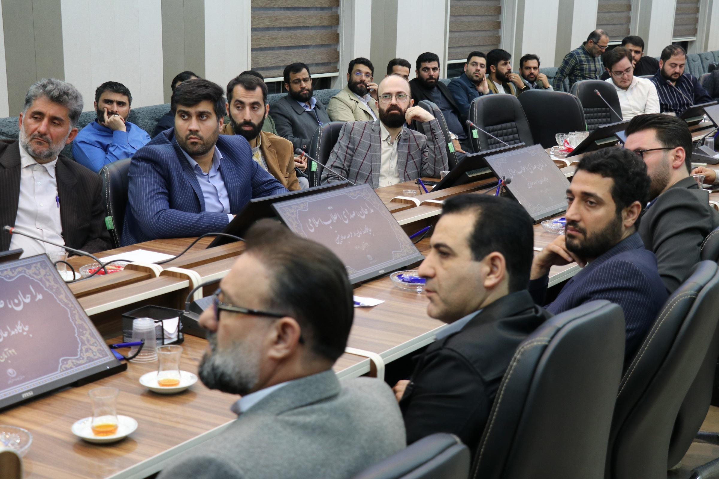 مداحان، صدای انقلاب اسلامی و جایگاه مداحان در عرصه جهاد تبیین مداحان، صدای انقلاب اسلامی و جایگاه مداحان در عرصه جهاد تبیین