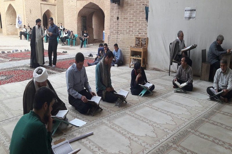 ۸۸۰ نفر در اردستان معتکف شدند ۸۸۰ نفر در اردستان معتکف شدند