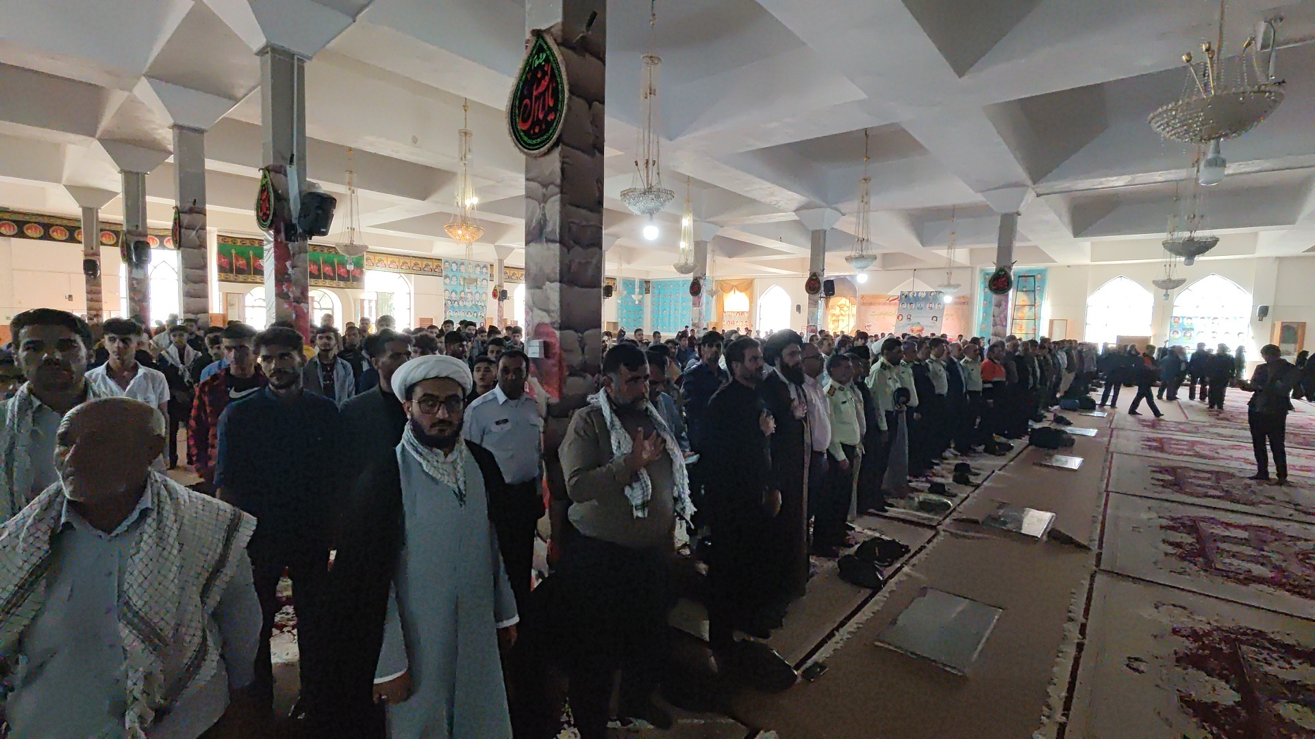 کاروان مراسم سالگرد ارتحال امام(ره) با بدرقه مسولان استان کهگیلویه و بویراحمد عازم تهران شدند
با بدرقه استاندار و جمعی از مسئولان، کاروان استان کهگیلویه و بویراحمد به منظور شرکت در مراسم سالگرد حرم امام خمینی(ره) عازم تهران شدند.
با بدرقه استاندار...