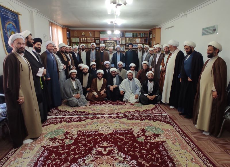 علما چراغ های فروزان هدایت بشریت هستند 