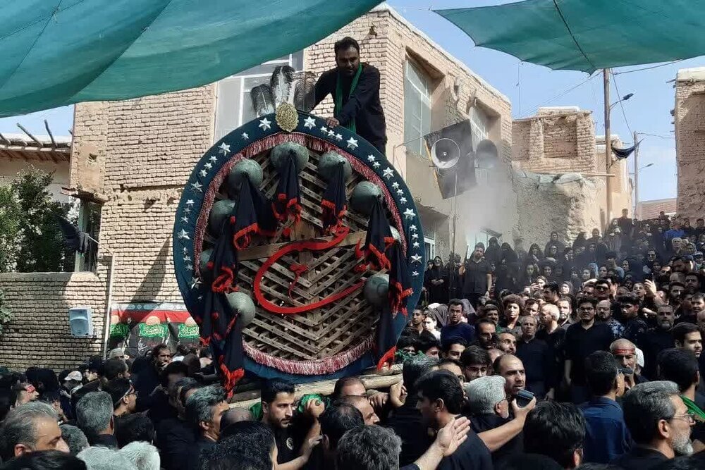 مراسم سنتی نخل گردانی در نیاسر برگزار شد مراسم سنتی نخل گردانی در نیاسر برگزار شد