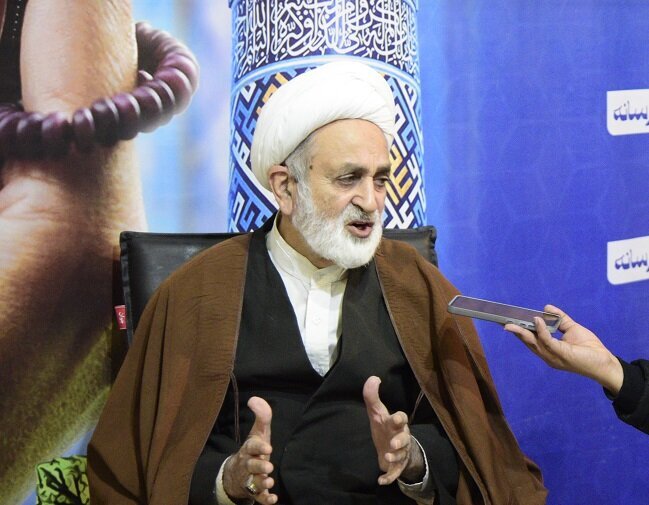 «زندگی با آیهها» پویشی برای جذب جوانان در مقابل امپراتوری رسانه «زندگی با آیهها» پویشی برای جذب جوانان در مقابل امپراتوری رسانه