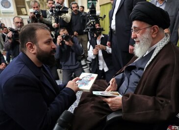 دیدار جمعی از شاعران و اساتید ادبیات فارسی با رهبر معظم انقلاب اسلامی