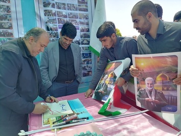 استقبال گسترده از بخش خوشنویسی صلواتی غرفه روز قدس