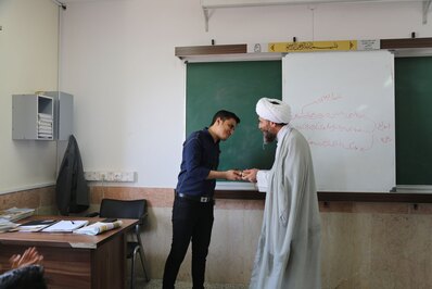 تجلیل از معلمان و کارکنان مدرسه صدرا