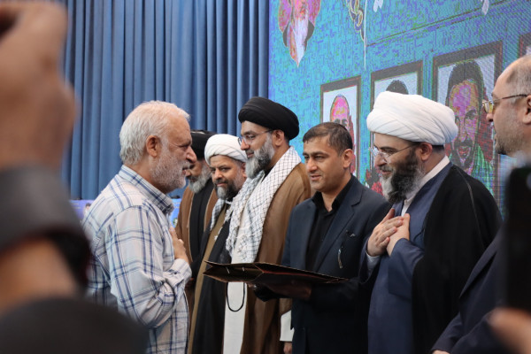 تجلیل از خانواده های شهدا | شاهدان قیام | نویسندگان و هنرمندان قیام ۱۵ خرداد