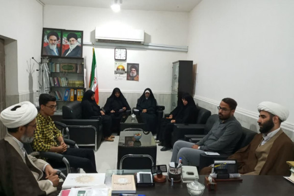 نشست صمیمانه شبکه سرودی‌ها با سازمان تبلیغات کارون