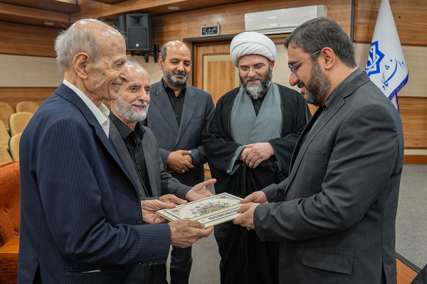 مراسم اهداء حکم ریاست دانشگاه سوره