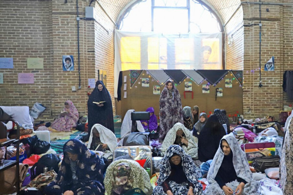 مراسم اعتکاف باحضور جمعی از دختران دانش آموز همدانی برگزار شد