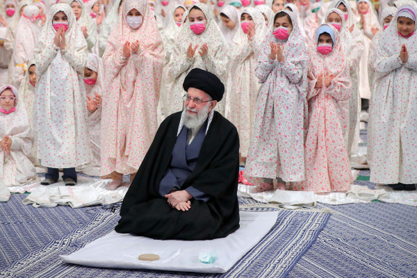 Celebración de los Ángeles: Fe y madurez entre las adolescentes iraníes