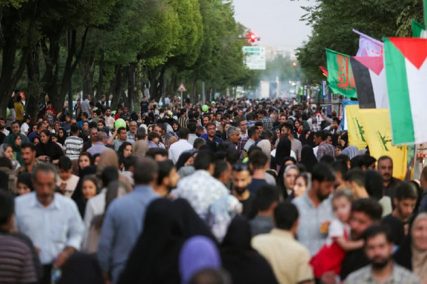 حماسه ۱۰۰ هزار نفری غدیریون در شهرکرد؛ مردم یاد شهدا را گرامی داشتند