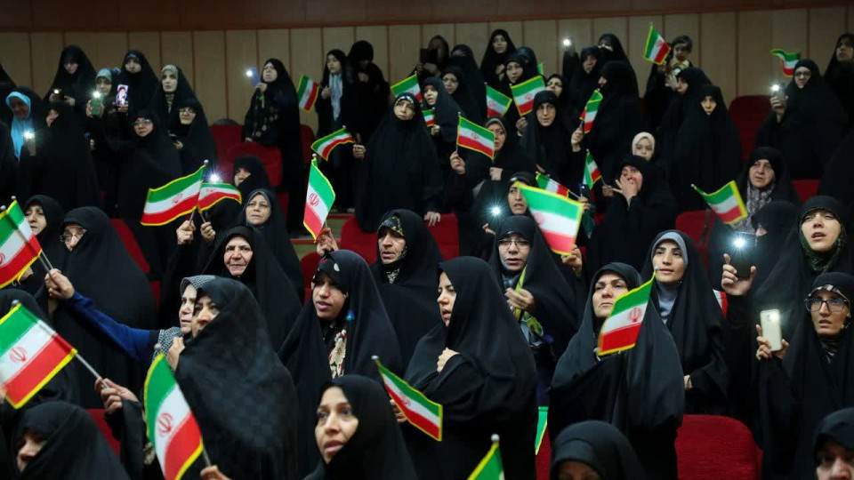 بانوان قمی با عشق به وطن، سرود «ای ایران» را همنوا شدند