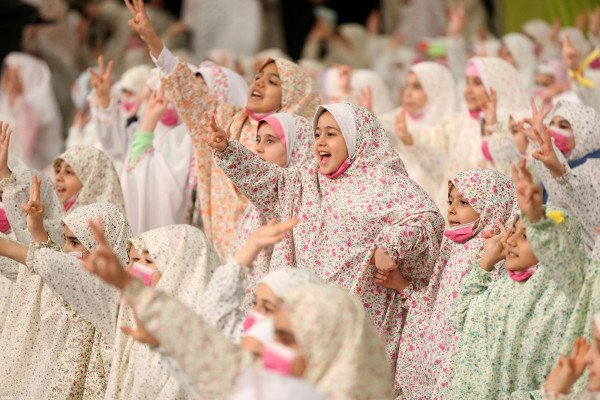 "احتفال الملائكة" بحضور المرشد الأعلى للثورة