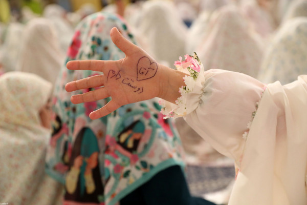 "احتفال الملائكة" بحضور المرشد الأعلى للثورة