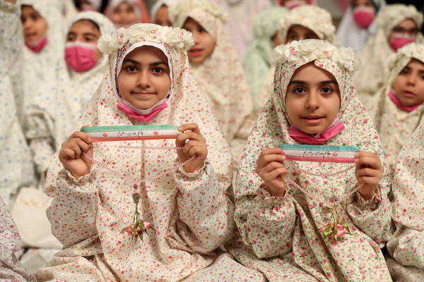 "احتفال الملائكة" بحضور المرشد الأعلى للثورة