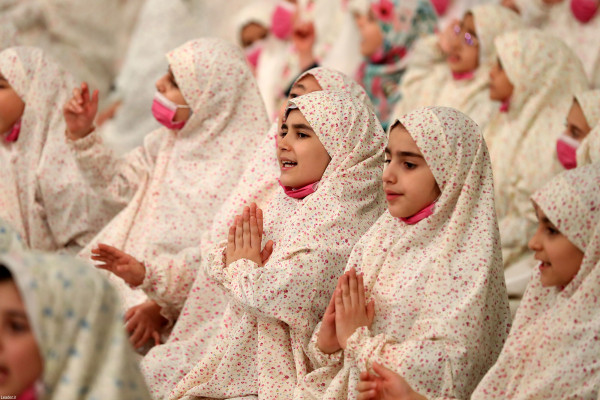 "فرشتوں کی تقریب" رہبر انقلاب کی موجودگی میں