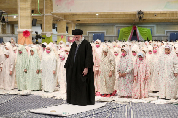 "فرشتوں کی تقریب" رہبر انقلاب کی موجودگی میں