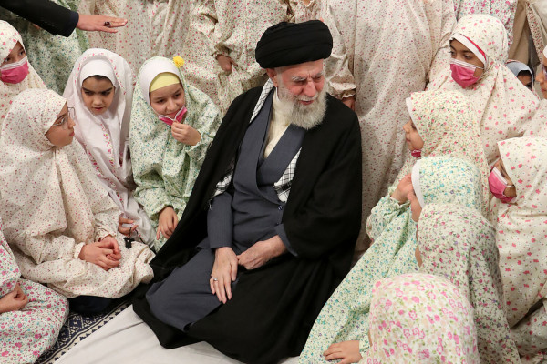 "فرشتوں کی تقریب" رہبر انقلاب کی موجودگی میں