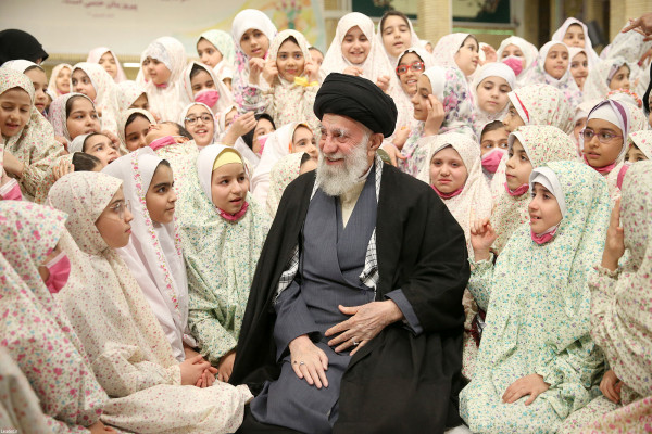 “天使庆典”，最高领袖出席