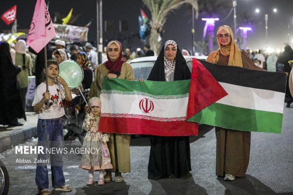 Kilometer-long Ghadir March in the Provinces