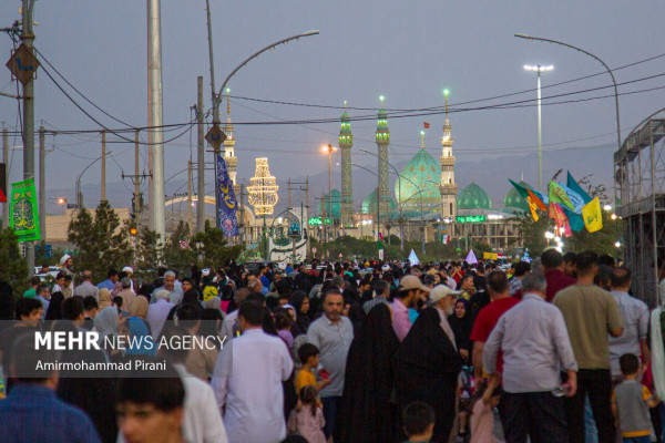 Kilometer-long Ghadir March in the Provinces
