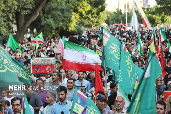 数公里长的古迪尔游行在各省举行