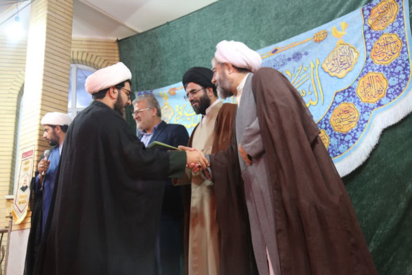 تجلیل از فعالان و خدمتگزاران محافل حسینی در لردگان