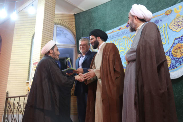 تجلیل از فعالان و خدمتگزاران محافل حسینی در لردگان