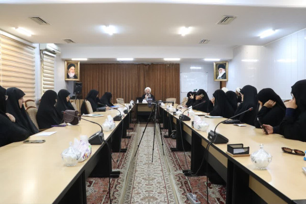 نشست «رشدواره بانوی کریمه» با محوریت توانمندسازی مربیان در قم