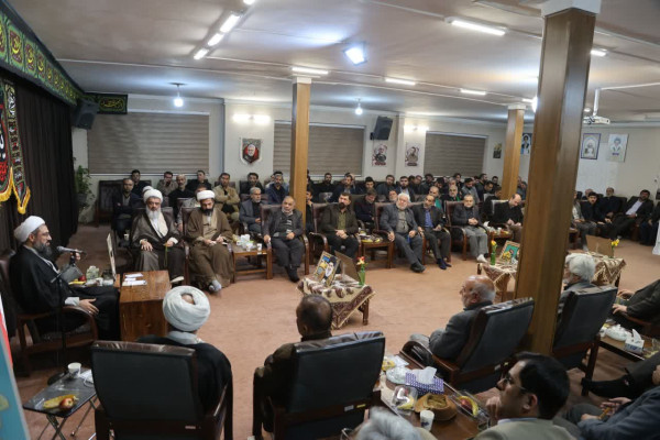 دیدار جامعه مداحان‌ و شعرای آئینی همدان با نماینده ولی فقیه در استان همدان