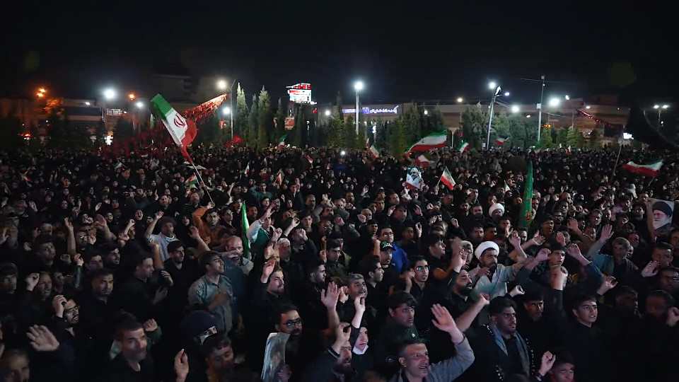 خدای متعال نشون داد که عزت دست اوست...
