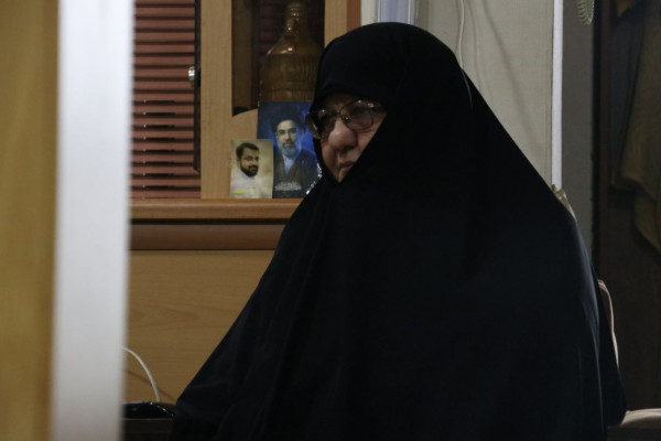 دیدار با خانواده شهید صادق زرین؛ روایت ایثار برای نسل امروز