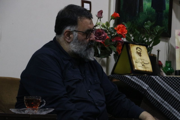 دیدار با خانواده شهید صادق زرین؛ روایت ایثار برای نسل امروز