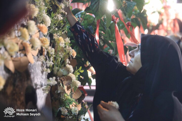 آیین رونمایی هم‌نگاره «وقت بوییدن گل»