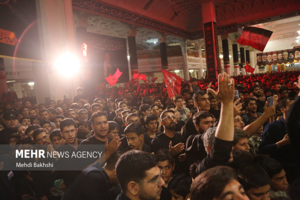 قم در سوگ بانوی کرامت سیاه‌پوش شد