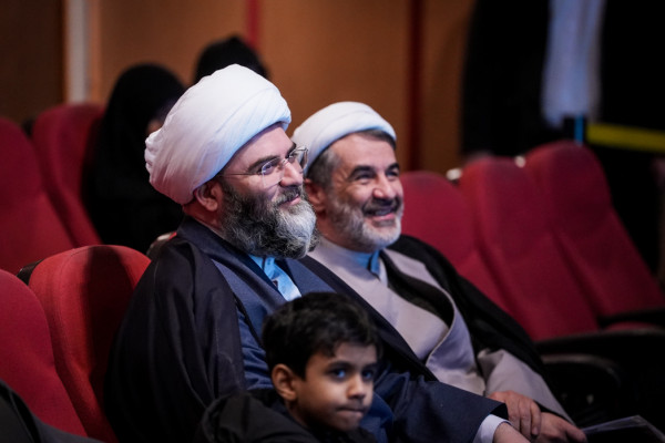 آیین رونمایی از کتاب «سفیر نور»