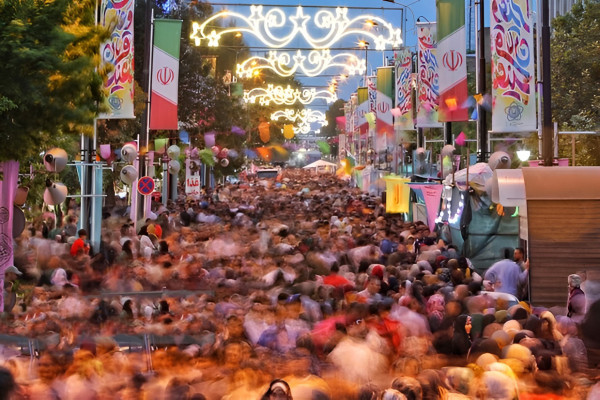 صدو ده موکب ، پذیرای زنجانی‌ها در مهمانی کیلومتری رهروان غدیر زنجان می باشد