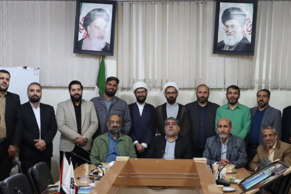 مراسم تکریم و معارفه اعضای کانون مداحان مشهد مقدس برگزار شد.